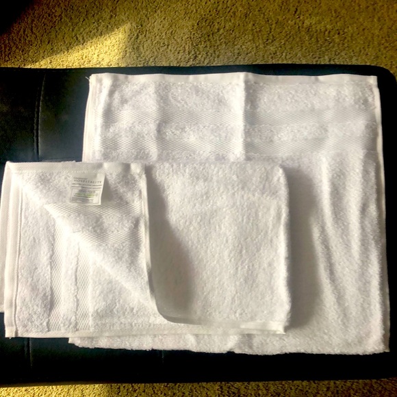 Grandeur Hospitality Towels - Picture 1 of 2